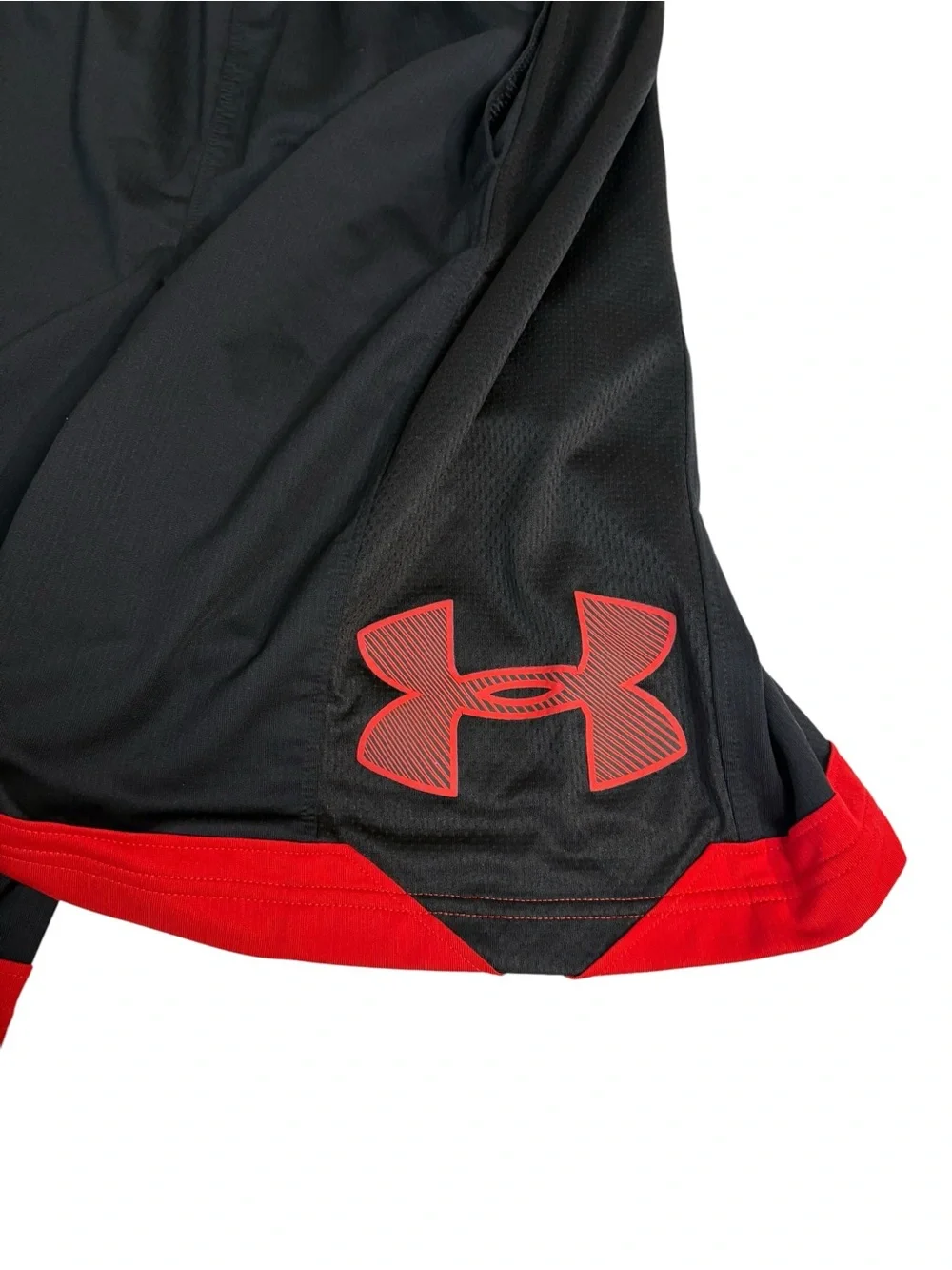 Under Armour Men’s Elastic Waist Basketball Shorts with Red Hem and Logo L